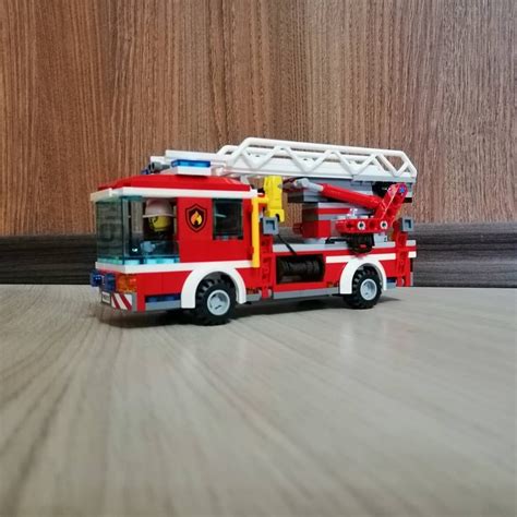 lego fire truck moc - Agnus Vazquez