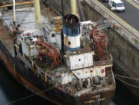 Épinglé par Francois Souchet sur Shipwrecks Ship breakings Ships