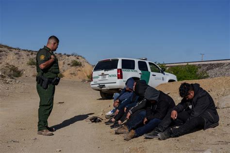 How Border Communities Are Preparing For Increase In Migrants As Title 42 Ends Pbs News