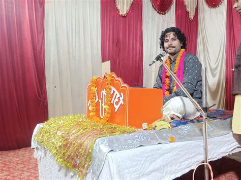 Devotees Sway To The Ram Katha In Siddharthnagar Program In Pendari