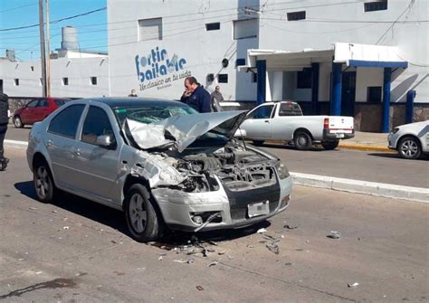 Tres vehículos involucrados en un fuerte choque Canal Verte