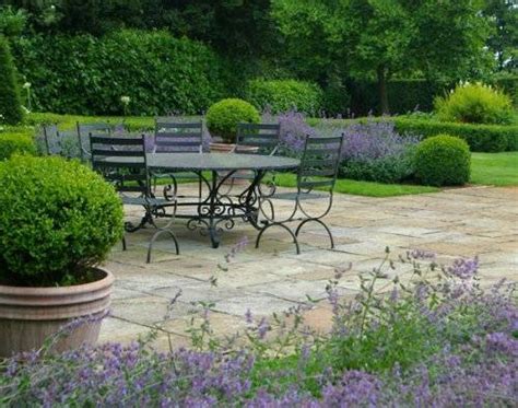 Evergreen garden design ideas - Hawk Haven