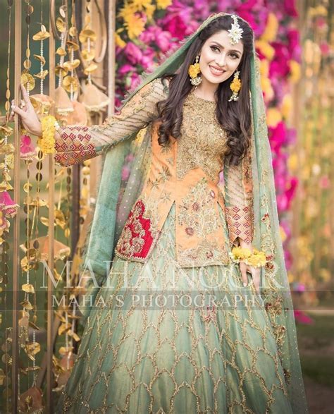 Top 10 Bridal Looks of Ayeza Khan | Reviewit.pk