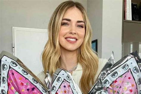 Chiara Ferragni Esce Di Casa Dopo Lo Scandalo Come Sta Velvet Gossip