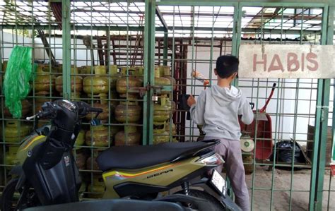 Warga Batam Keluhkan Sulitnya Cari Gas 3 Kg Tim Disperindag Turun