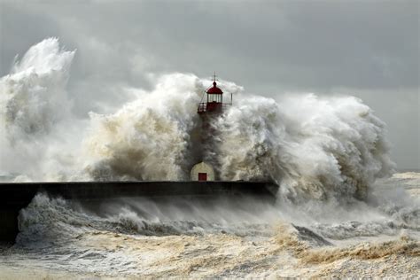 Lighthouse in the Storm : pics