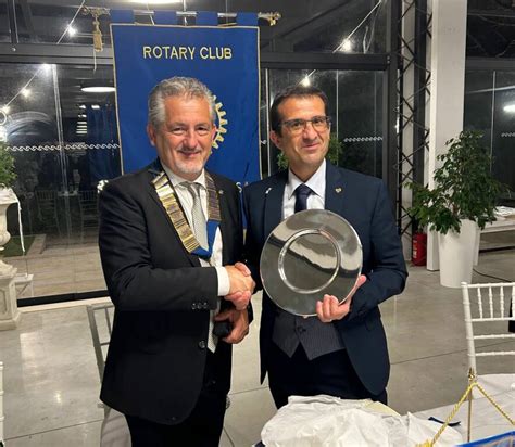 Cambio Al Vertice Del Rotary Club Carrara E Massa Vincenzo Tongiani