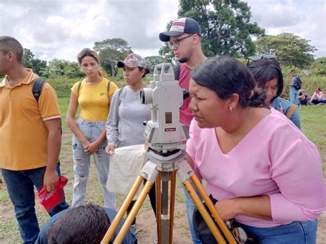 Estudiantes del VPDR realizan prácticas del Subproyecto Topografía