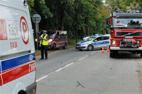 Mundurowi pracowali na miejscu wypadku Wstępnie znane przyczyny