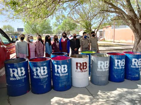 Ayuntamiento Entrega Remesa De Botes Para La Basura A La Esc Sec Gral