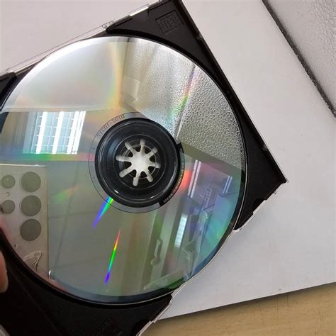 CD 甄妮 國語金曲 18首 愛情長跑响往 可愛的玫瑰花 彩雲片片 愛我在今宵 東邊晴時西邊雨 祝你順風 奪標 誓言 初戀的故事 牡丹涙