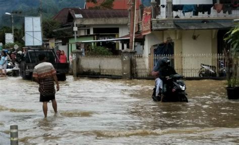 Hingga Siang Ini Rumah Warga Kerinci Dan Sungai Penuh Masih Terendam