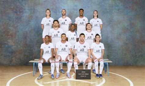 El PSG presenta su cuarta equipación para la temporada