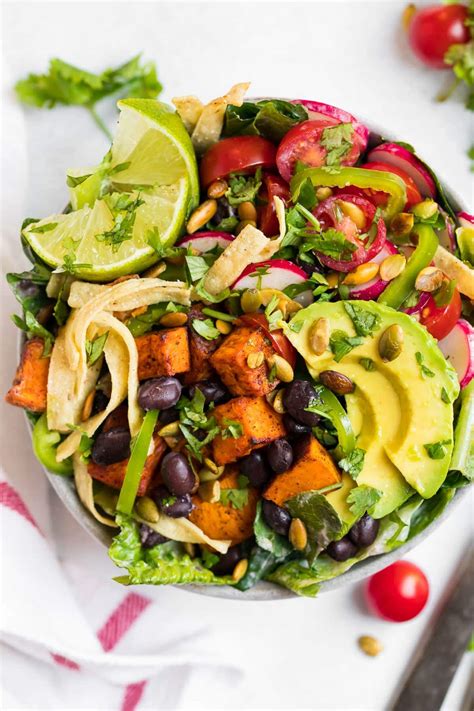 Mexican Salad {Vegetarian with Lime Dressing} – WellPlated.com