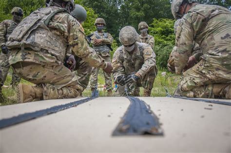 Connecticut Guard S 250th MRBC Conducts Breach Training Article The