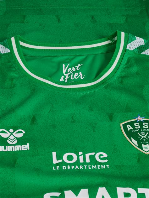 Maillot Saint Etienne hummel présente la tenue 23 24 de l ASSE