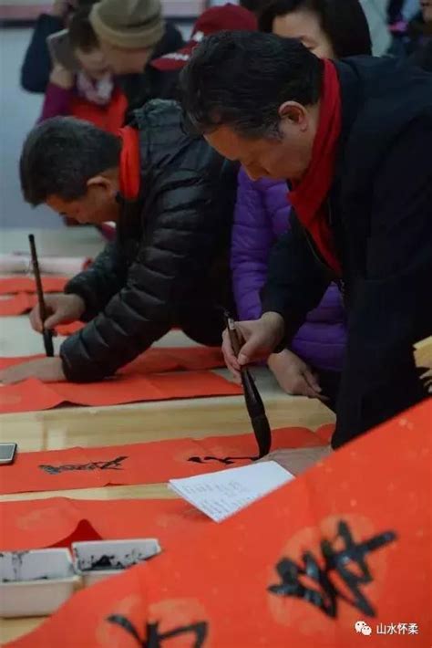 「聚焦」筆墨凝書香，暖心送祝福！北京書法家協會走進潘家園村~ 每日頭條