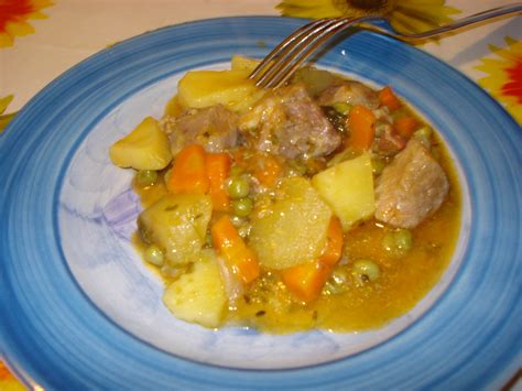 Spezzatino Di Gallinella Di Maiale Con Patate E Piselli