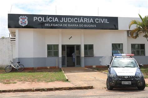 Casal é preso suspeito de planejar morte a tiros de jovem na porta de