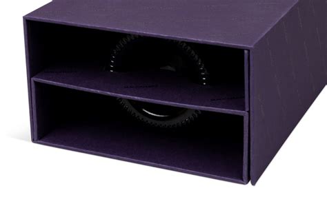 Кашированная коробка для бутылки вина с магнитным клапаном | Mahapack