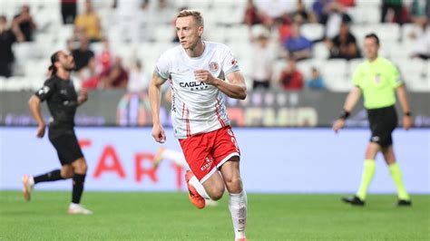 Adam Buksa Strzeli Gola W Meczu Antalyaspor Pendikspor Eurosport