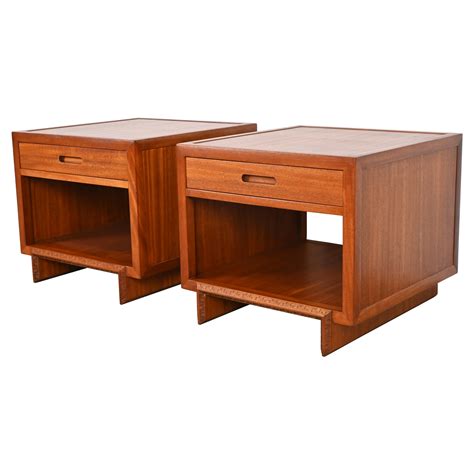 Frank Lloyd Wright Tables at 1stDibs