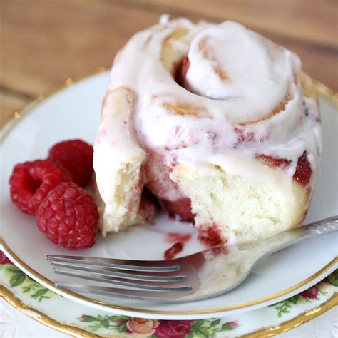 These Sweet Raspberry Rolls With Cream Cheese Frosting Are Absolutely