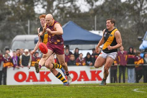 Hawks Fall Short In Ablett Homecoming