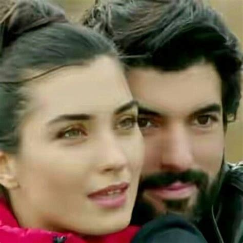 Tuba Buyukustun as Elif Denizer and Engin Akyürek as Ömer Demir in the