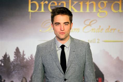 Robert Pattinson Thought These 2 Shocking Endings Could Happen For Edward And Bella After The