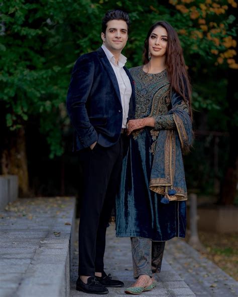 Mehreen Qazi Share Romantic Photo With Husband Ias Athar Aamir Khan