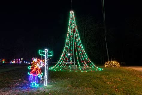 Festive Fun At The Parade Of Lights In New Castle S Pearson Park Uncovering Pa