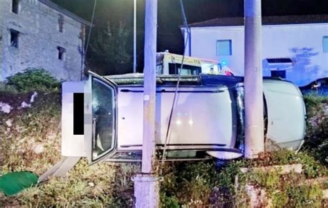 Santopadre Rocambolesco Incidente Auto Si Ribalta E Si Schianta