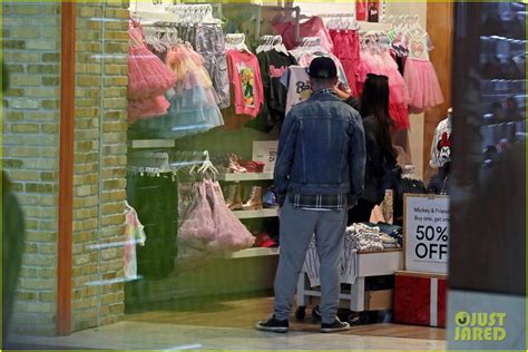 Macaulay Culking Brenda Song Hold Hands While Shopping After First