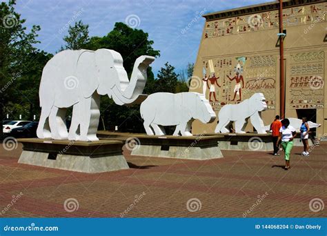 Entrance To Memphis Zoo Editorial Stock Image Image Of Vertebrate