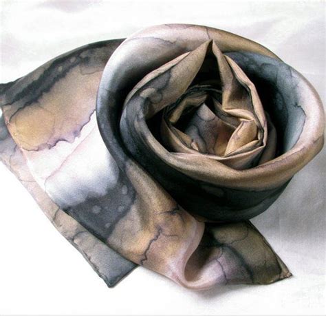 Foulard foulard en soie peint à la main de soie Art noir Etsy Silk