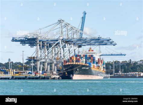 Auckland container port hi-res stock photography and images - Alamy