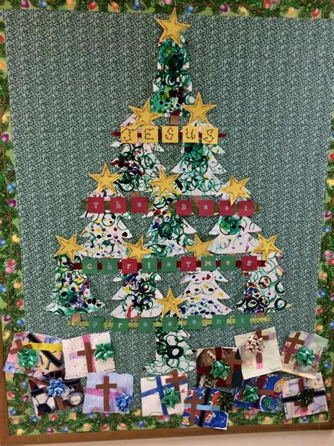 Christmas tree bulletin board | Preschool artwork, Bulletin board tree ...