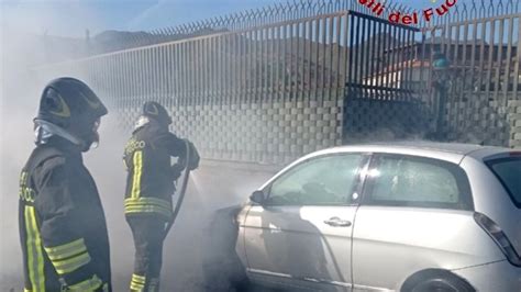 Paura In Viale Regione Auto Avvolta Dalle Fiamme Intervento Dei