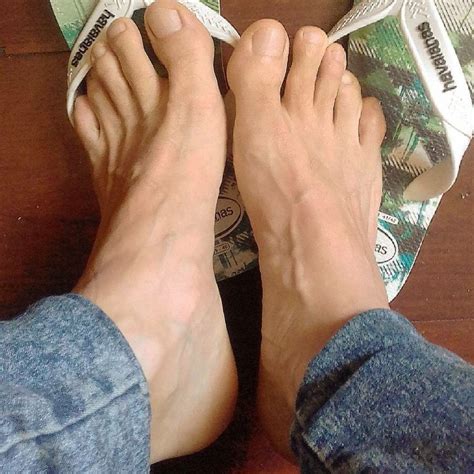 Pin By Gabriel Iberth On Men Barefoot Male Feet Bare Men Barefoot Men