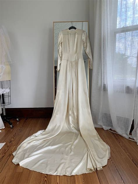 S Ivory Liquid Satin Wedding Gown Size Small Long Sleeves