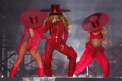 Beyoncé And Blue Ivy Hit The Stage In Red Off-White Looks