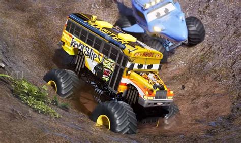 Monster Trucks Mud Battle: Long Jumps and Crashes | Off-Road Truck Mud ...