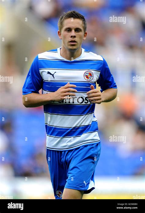 Gylfi Sigurdsson Reading Hi Res Stock Photography And Images Alamy