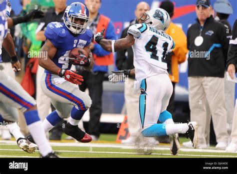 york giants running  ahmad bradshaw  runs  carolina