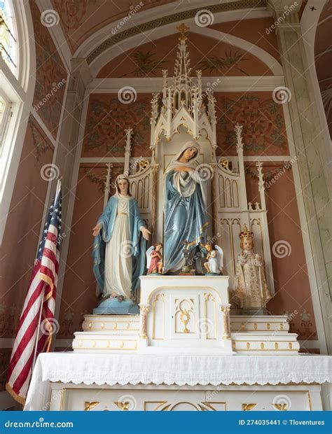 Statues Of John Roebling His Son And Washington S Wife Emily Near