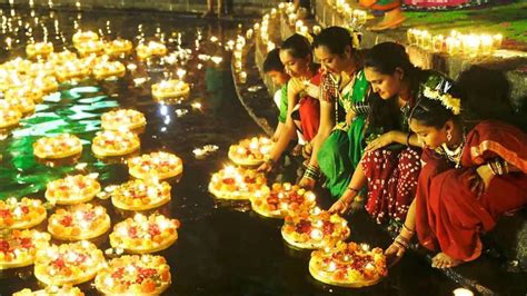 Dev Deepawali 2022 कब है देव दीपावली जानें इस दिन दीपदान करने का