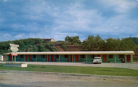 Apple Wood Motel, Chelan, Washington | Cottage in the woods, Photo ...