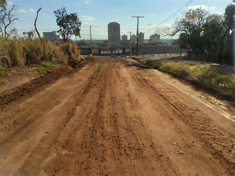 Secretaria de Obras intensifica recuperação de ruas de terra na cidade