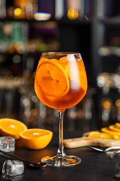 Copo De Coquetel De Aperol Spritz Coquetel De Casca De Laranja